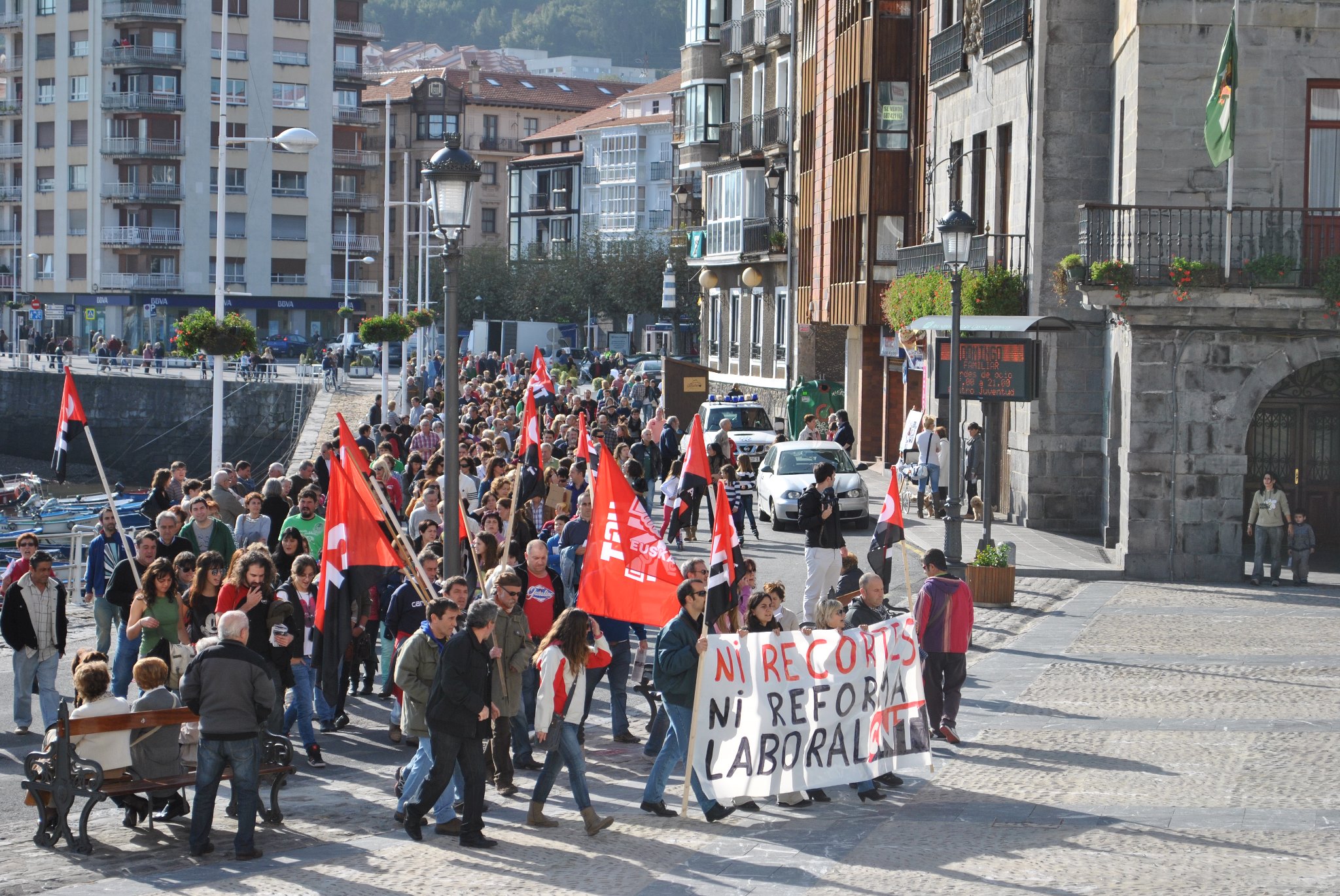 CNT castro urdiales manifestacion huelga 14 noviembre